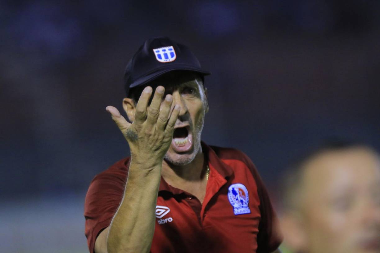 Pedro Troglio es el DT más ganador del Olimpia al conseguir recientemente cinco títulos de Liga Nacional de Honduras.