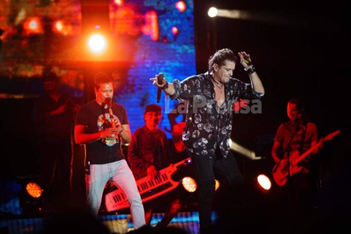 Vives posee el récord de mayor número de nominaciones a los Latin Grammy Awards. Con más de 9 gramófonos en su haber, fue el primer colombiano galardonado con un Premio Grammy de la Academia Americana de la Grabación.