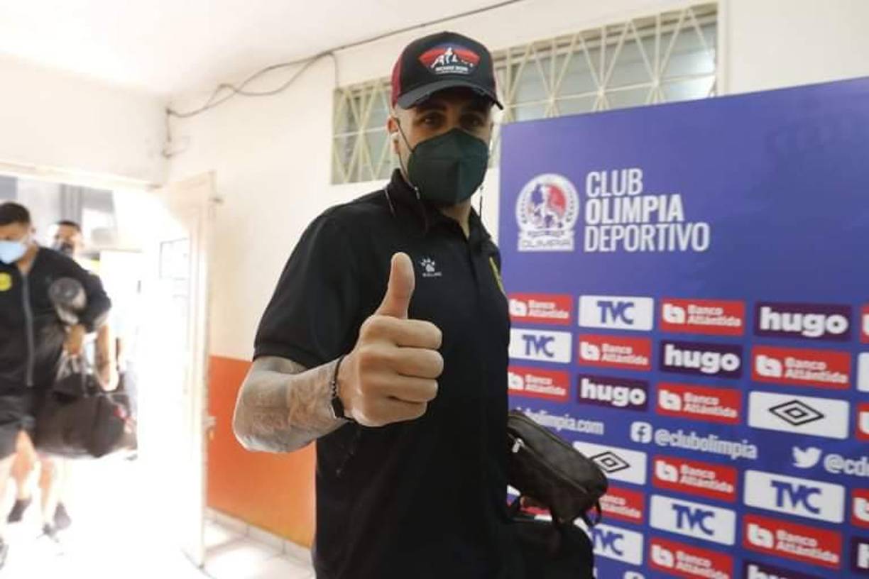 Ramiro Rocca saludando al lente de Grupo OPSA.