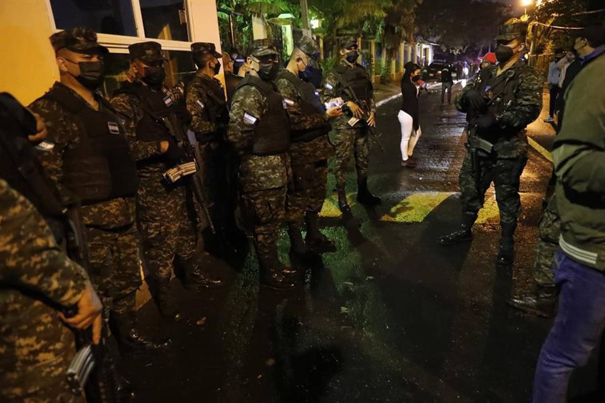 Han sido largas horas de custodia por parte de las fuerzas de seguridad.