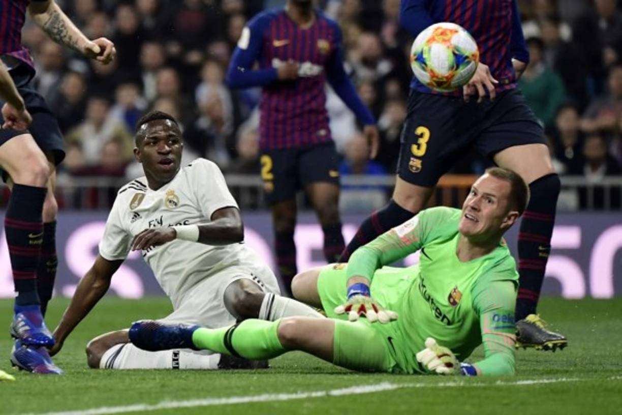 Ter Stegen (8 puntos): Salvador. El portero alemán volvió a jugar en Copa del Rey a pesar de que Cillessen estaba recuperado y fue clave. Achicó bien remate de Vinicius dentro del área en el minuto 22 y sacó con el pie un disparo a bocajarro de Benzema en el 36. Apareció también en la segunda parte sacando un remate de cabeza de Reguión cuando ya se cantaba el gol. Un seguro con el balón en los pies, como de costumbre.