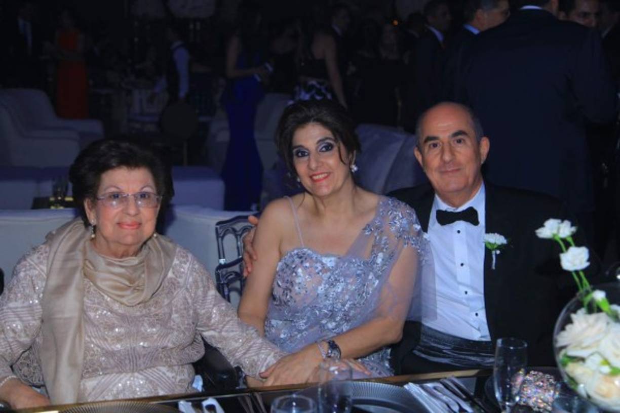 Lidia, Maribel y George Andonie.
