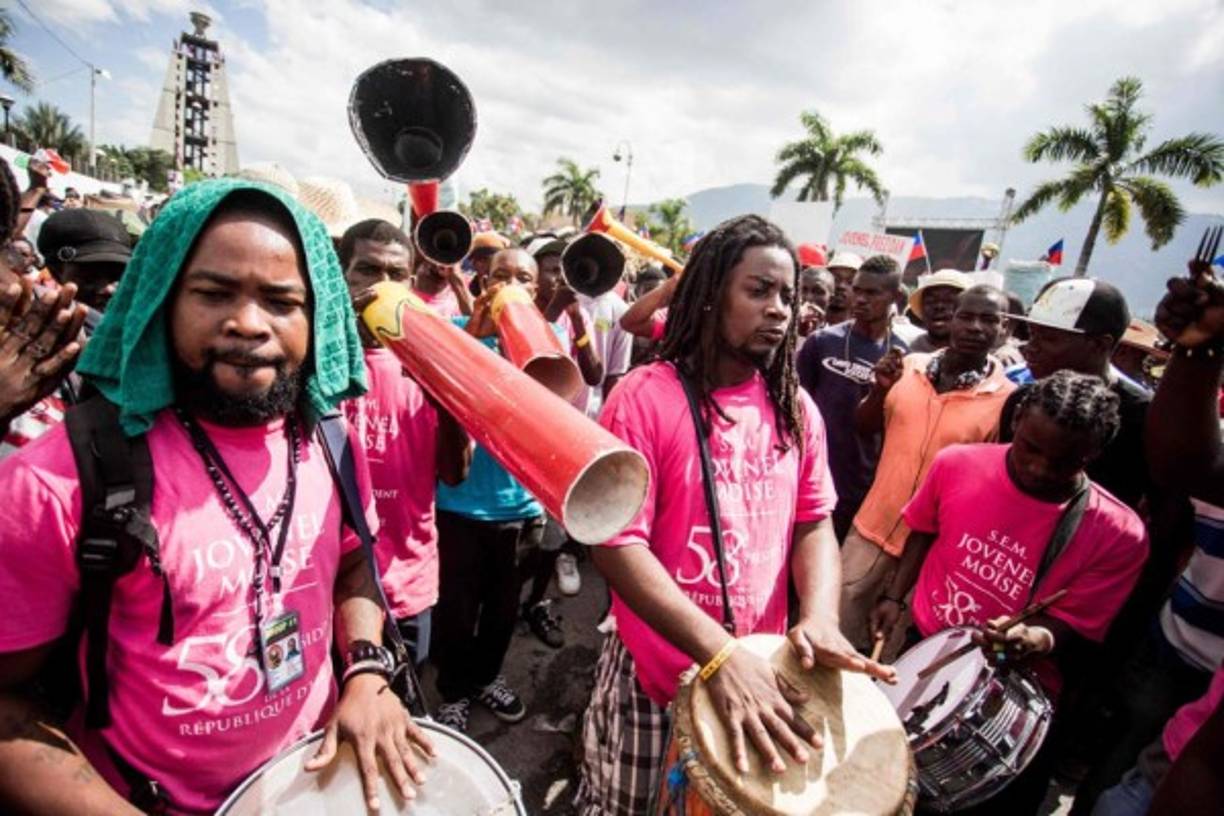 Los organizadores quisieron hacer gala de austeridad en todo momento, ya que Haití sufre una grave crisis económica con una deuda de más de 2.000 millones de dólares y un crecimiento limitado, que se calcula que no superará el 1% este año.
