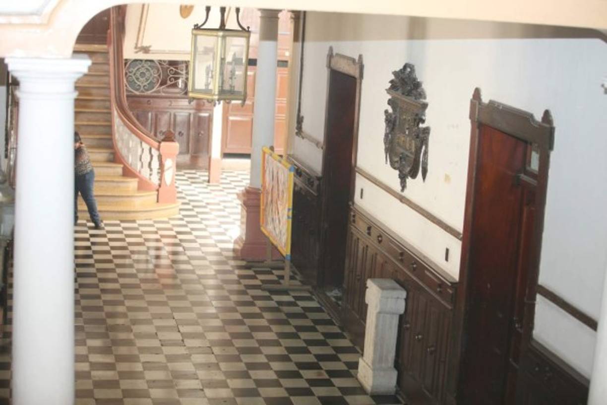 Aunque oficialmente el Municipio de Distrito Central constituye la capital del país, tradicionalmente se identifican a Tegucigalpa y Comayagüela como tal.<br/>