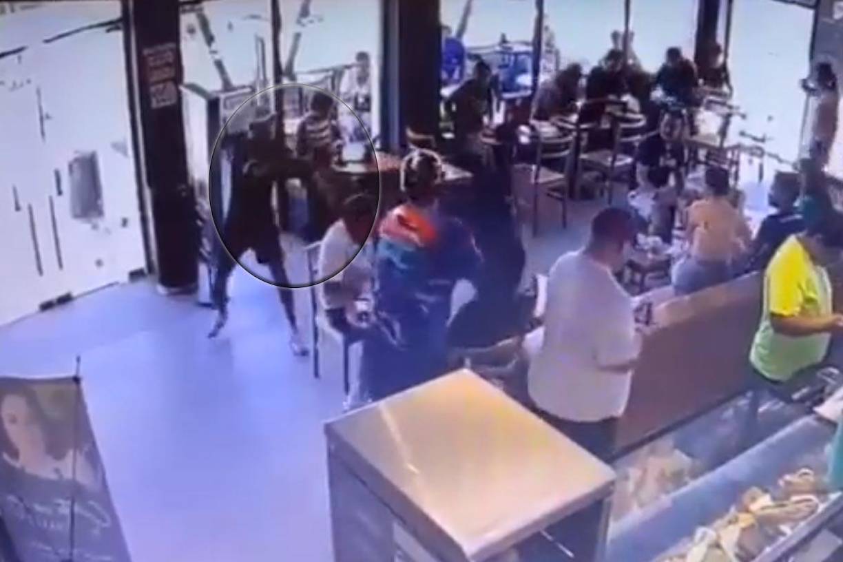  Su padre fue ejecutado en Plaza Arte en Cancún en el 2011 y se le vinculo con Amado Carrillo el señor de los cielos y relaciones con carteles de la ciudad de Cancún.