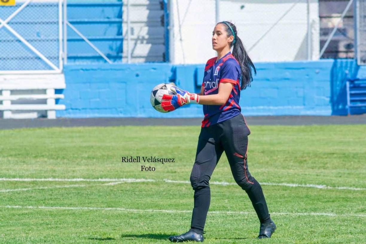 Pero, ¿quién es Madeline Nieto? Es una jugadora catracha quien demostró que nada es imposible en la vida y más si se hace con pasión, amor y perseverancia.