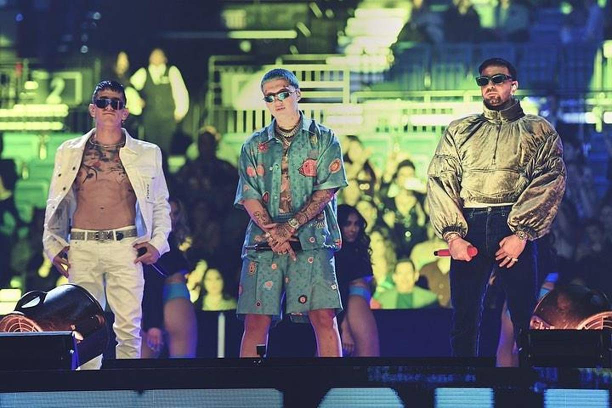 Blessd, Justin Quiles y Lenny Tavárez llevaron su sencillo “Medallo” a la antesala de los premios.