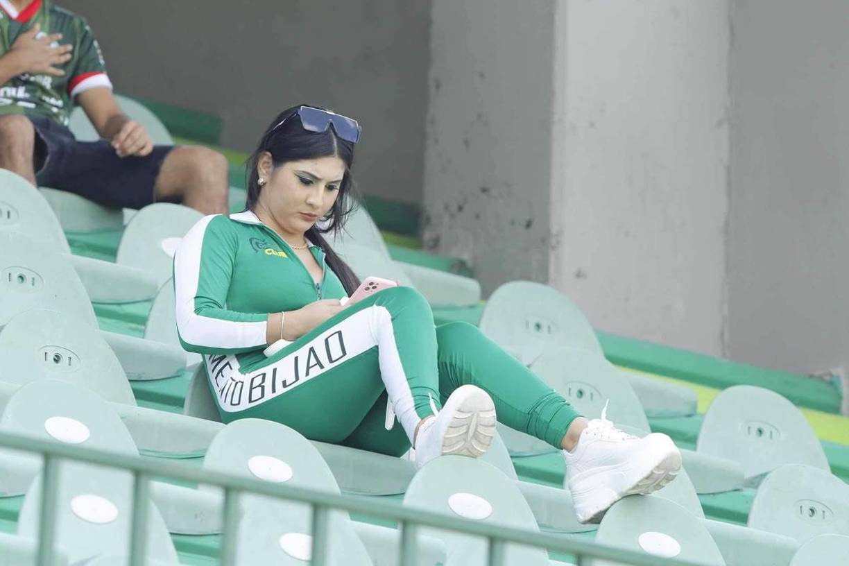 Las chicas que adornaron el derbi Marathón-Real España en el Yankel