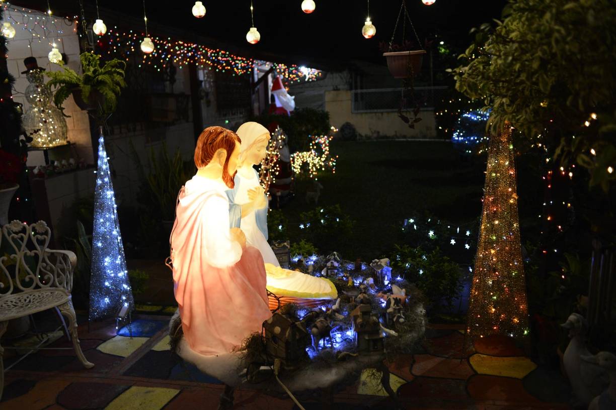 La situación económica de su familia terminó orillando a doña Amanda a viajar hasta San Pedro Sula a la edad de 12 años en busca de trabajo y mejores oportunidades.