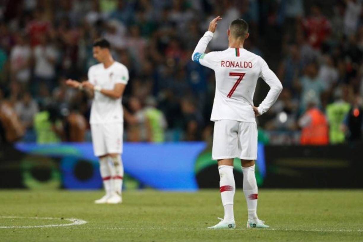 A CR7 se le vio frustrado luego de que no pudo evitar la eliminación de Portugal en octavos de final del Mundial. Los portugueses fueron derrotados 2-1 por Uruguay.