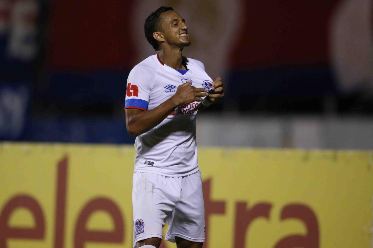 El delantero hondureño Diego Reyes ha renovado su contrato con el Olimpia por un año, según informó Diario Diez.