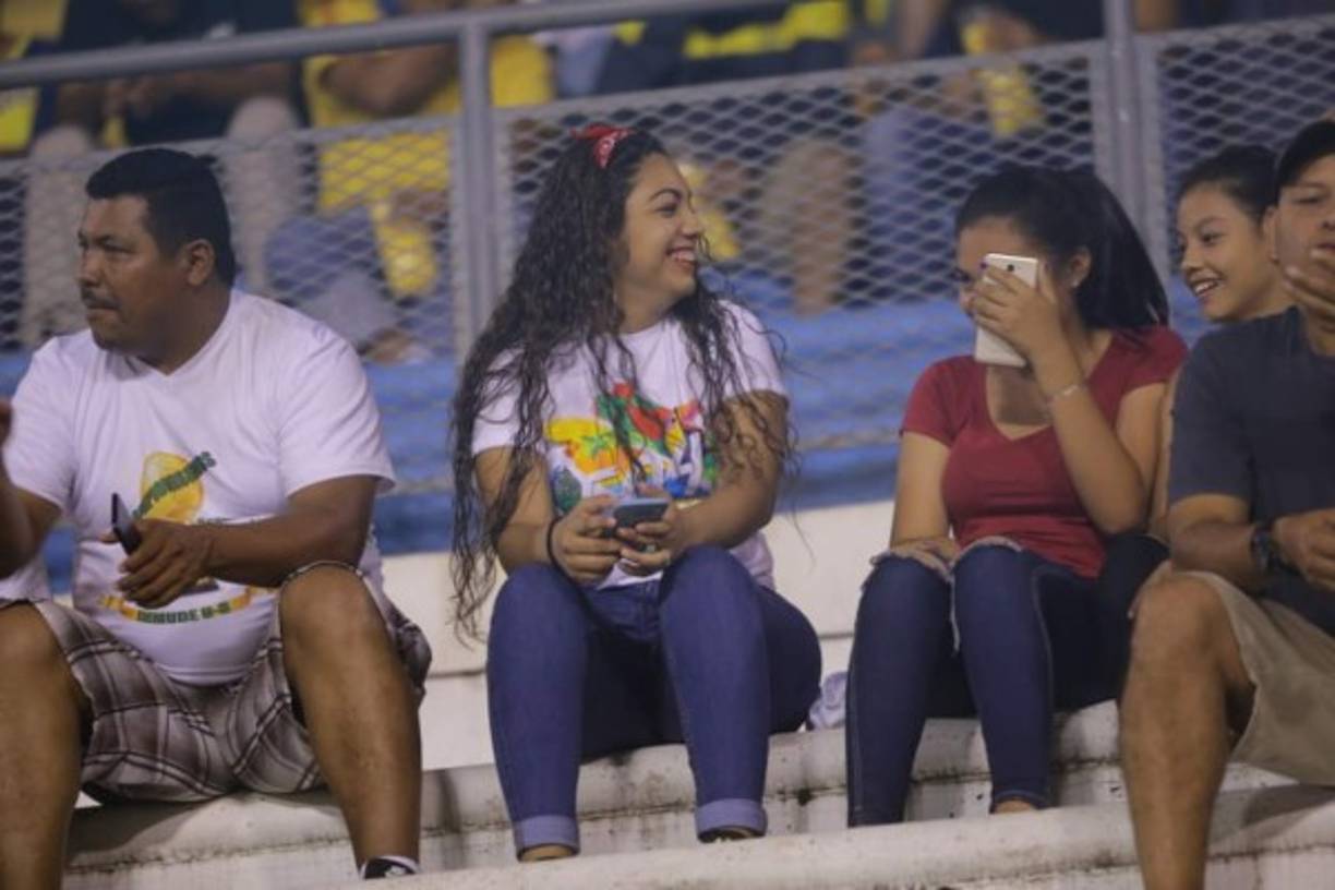 Un lindo ambiente familiar se ha podido ver en el duelo de ida de semifinales.