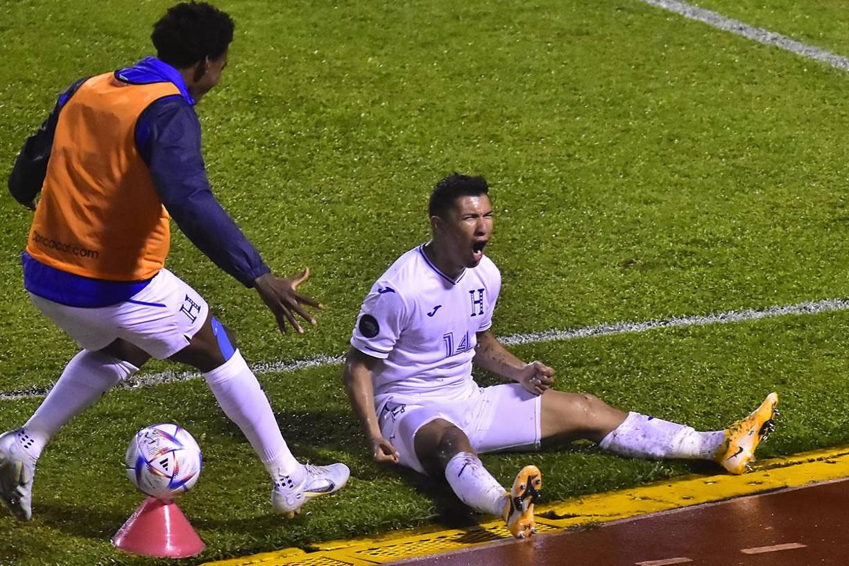 Kevin López celebrando su gol con el que Honduras se puso adelante 1-0 sobre Canadá.