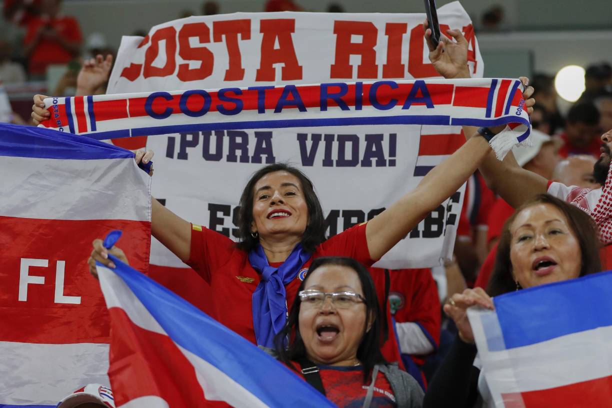  Seguidores costarricense animan a su selección momentos antes del inicio entre un encuentro clasificatorio para el Mundial de fútbol de Catar 2022 entre las selecciones de Costa Rica y Nueva Zelanda.