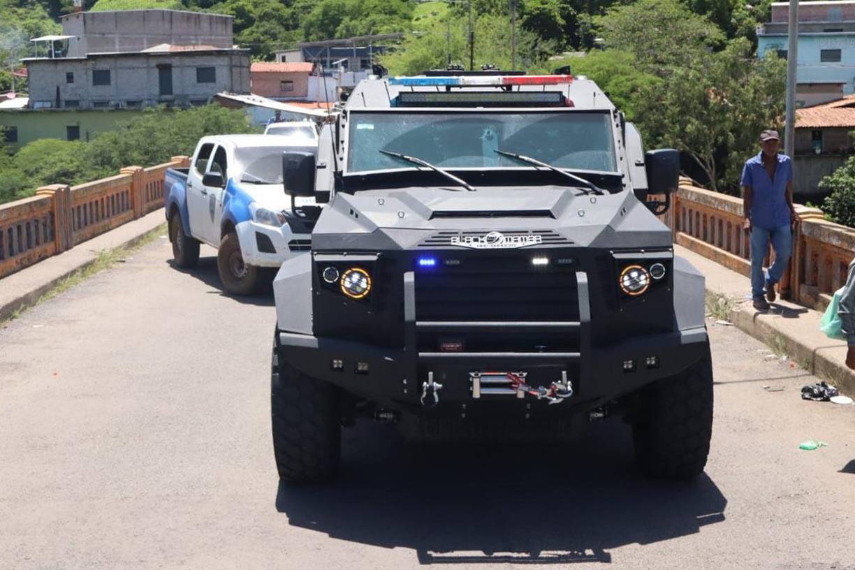 También el 24 de noviembre de 2021, un Juzgado de Sentencia con Competencia Nacional en Materia de Corrupción, giró una orden de captura por suponerlo responsable de 12 delitos de fraude, 85 delitos de malversación de caudales públicos y 3 delitos de uso de documentos públicos falsos.