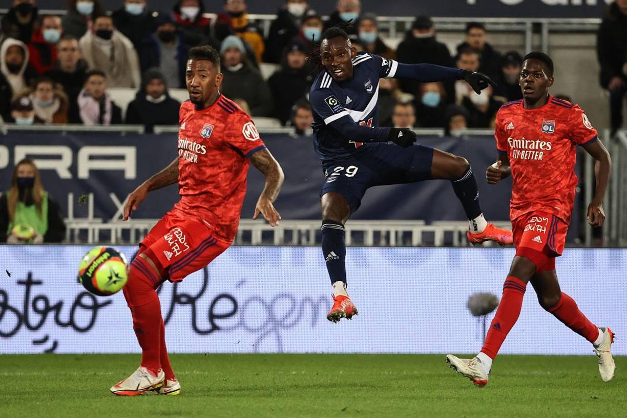 Un disparo de derecha de Alberth Elis que se fue un poco desviado del arco del Lyon.