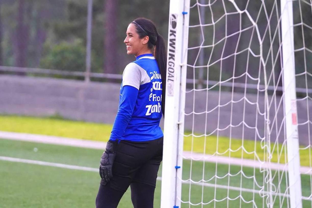 La arquera catracha tiene 24 años y radica en Tegucigalpa, donde recientemente culminó su ciclo universitario.