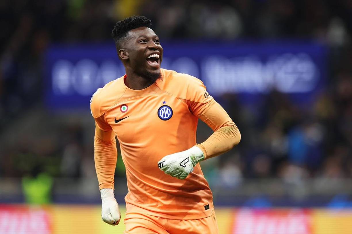 El Manchester United y el Inter de Milán continúan en negociaciones para cerrar el traspaso de André Onana. El portero africano, salvo sorpresa mayúscula, se convertirá en el sustituto de David de Gea en Old Trafford, según Fabrizio Romano. El equipo italiano pide cerca de 40 millones de euros.