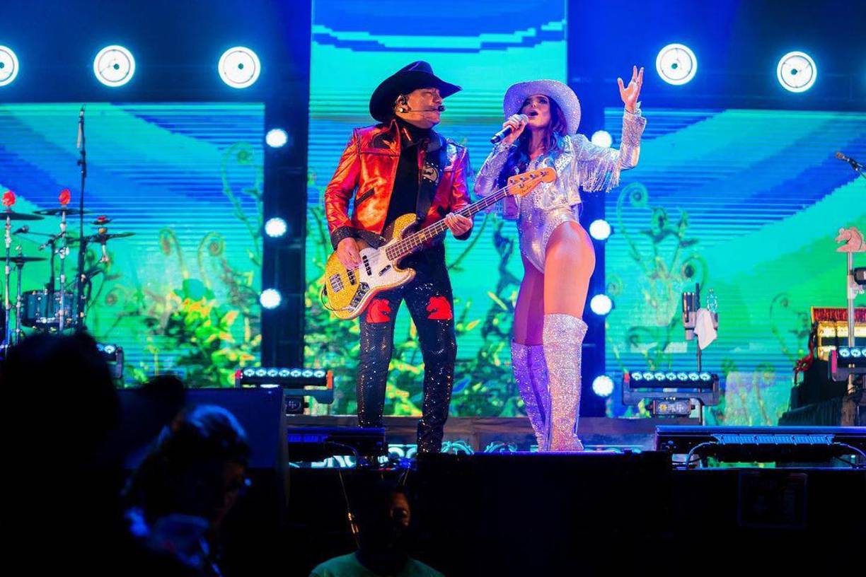 Por su parte el vocalista de los gruperos le pidió hablar sobre el tema.