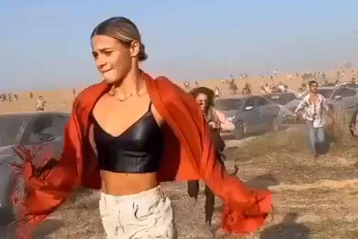 Al menos 260 cuerpos han sido recuperados por los servicios de emergencia israelíes del área del desierto próxima a la Franja de Gaza donde cientos de jóvenes celebraban un festival de música electrónica la madrugada del sábado, cuando miembros del grupo islamista palestino Hamás irrumpieron disparando.