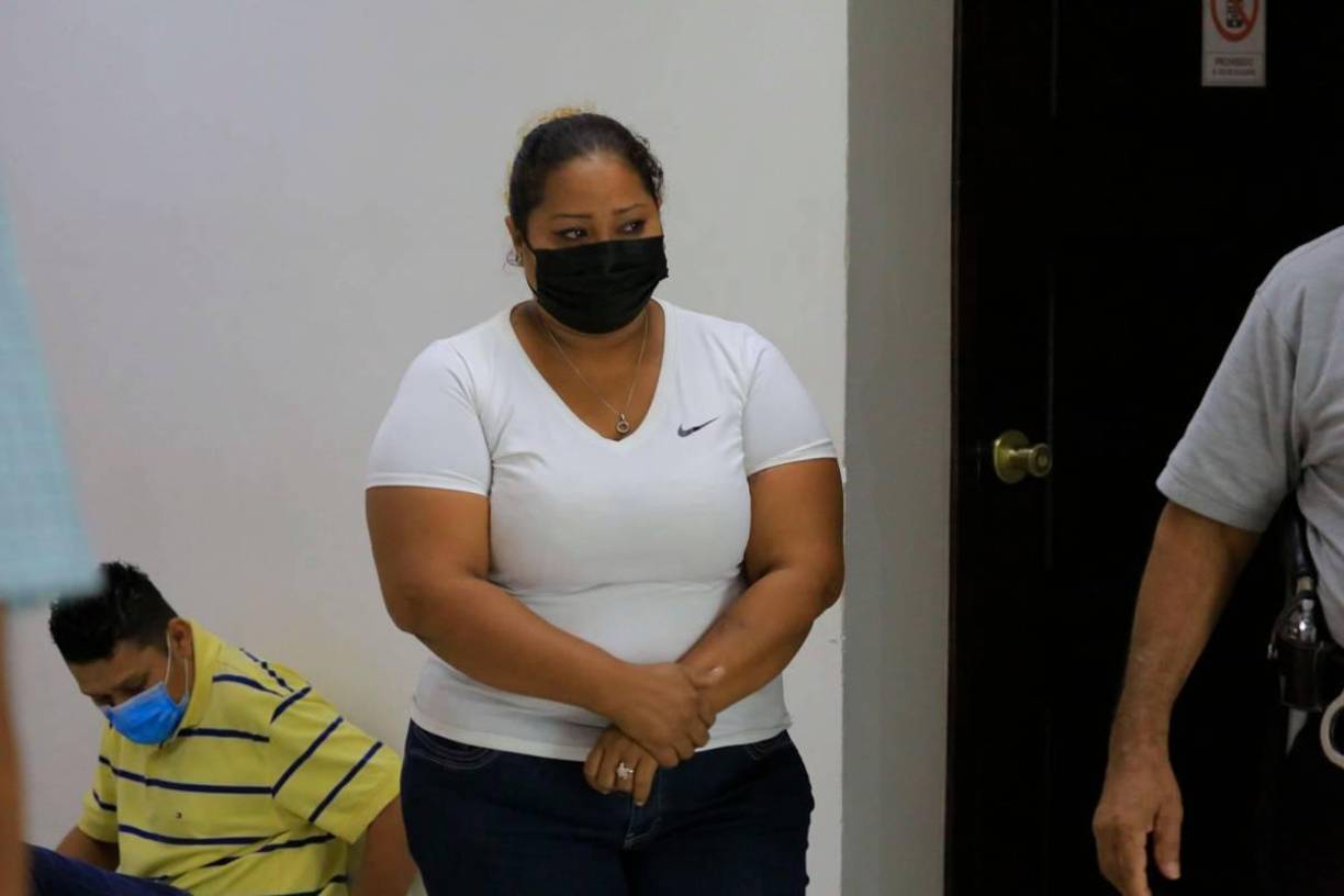 Cruz Méndez dijo: “Solo quiero hablar la verdad y de antemano pido perdón. Soy conocedora de la palabra de Dios y que haga su voluntad, que Él dé la respuesta. Yo ya no quiero seguir con el caso, pero si se da declaración como es, yo la puedo dar, como fueron los hechos. Él no ha sido mala persona, él es mi esposo, es el papá de mis hijos, convivo con él todavía. Él cometió su error y la verdad pues tiene que pagar. Como le digo yo a él y ahí estamos juntos, vamos a salir adelante. De lo que ocurrió quiero que le den perdón a él, no sé qué medida le pueden dar, tenemos seis hijos. Él va la iglesia, yo voy a la iglesia, solo necesito que le den una oportunidad señora jueza. Dios me la bendiga”.