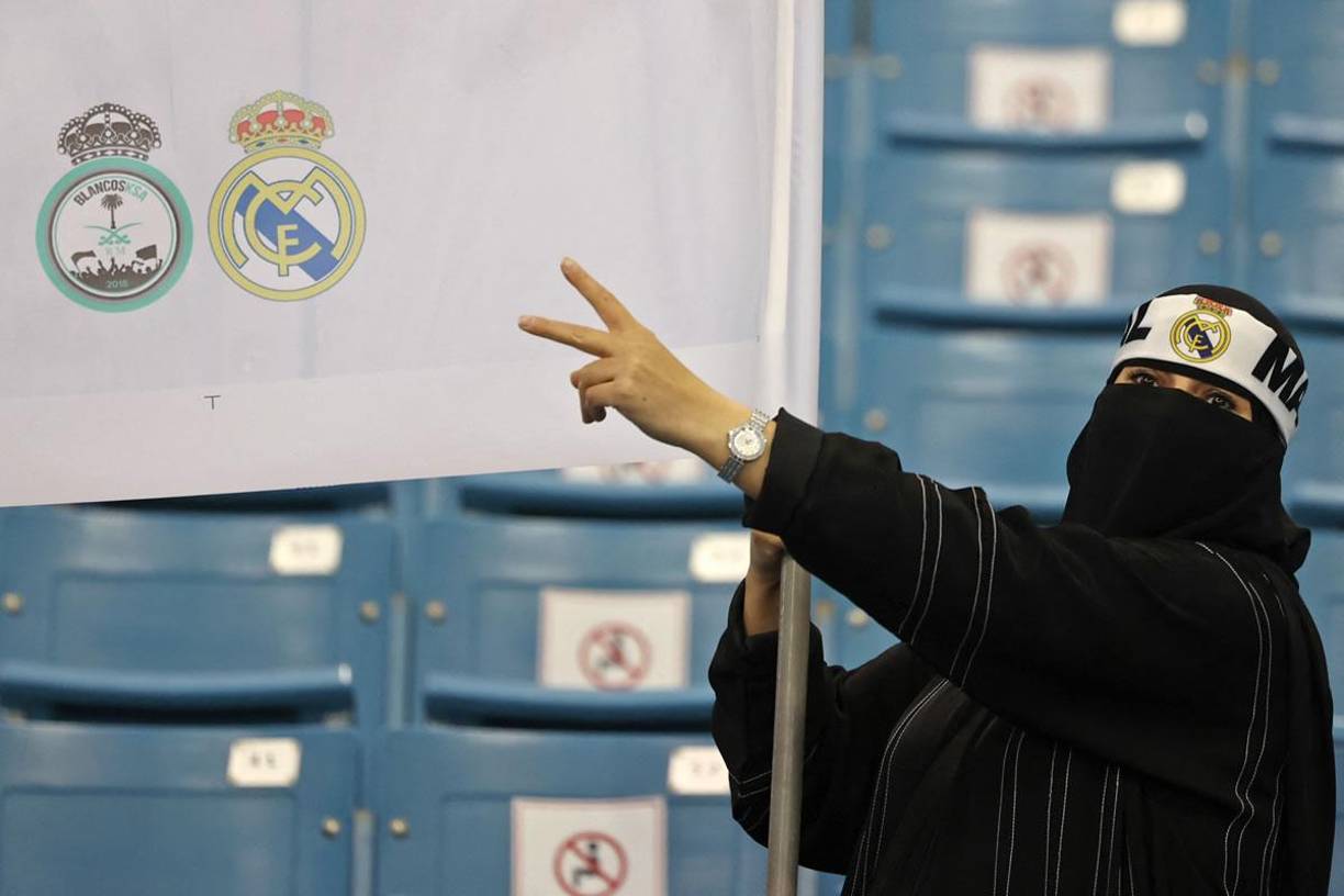 Las aficionadas árabes que apoyaron al Real Madrid.