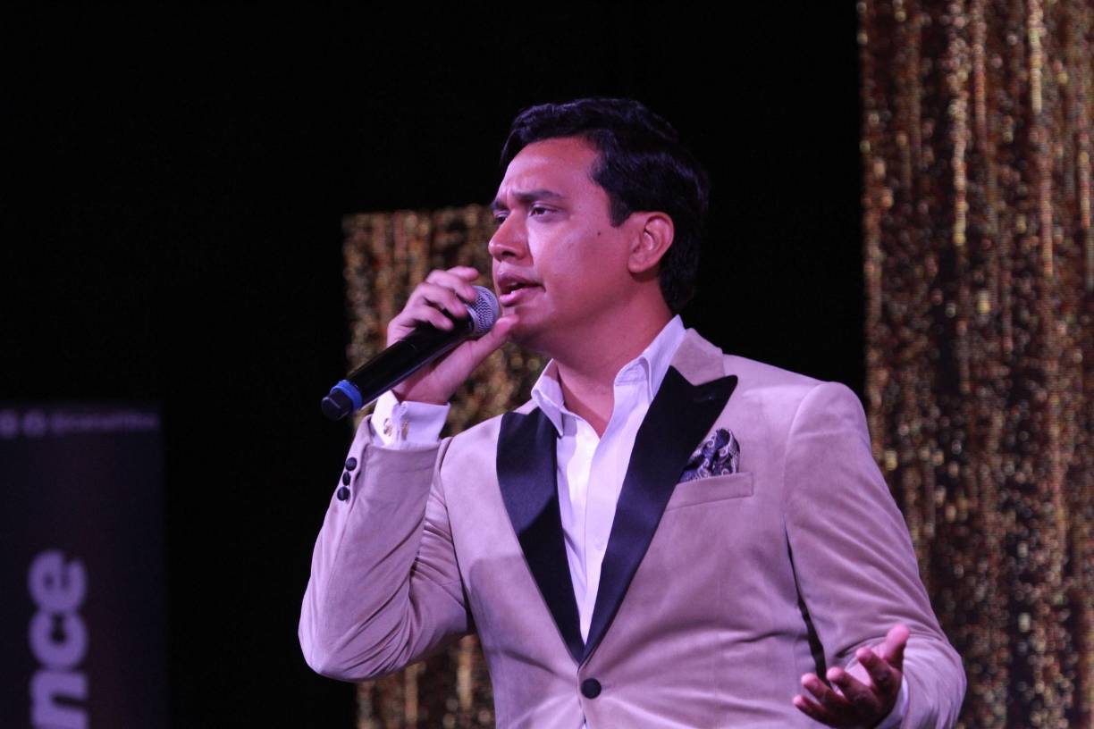 Daniel Ochoa interpretó un par de canciones en la gala. 