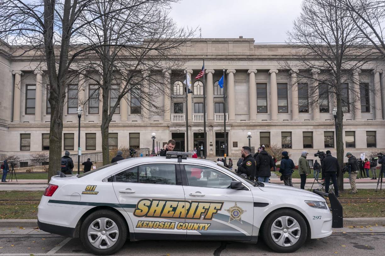 Wisconsin se blinda por temor a violentas protestas a la espera de veredicto contra Kyle Rittenhouse