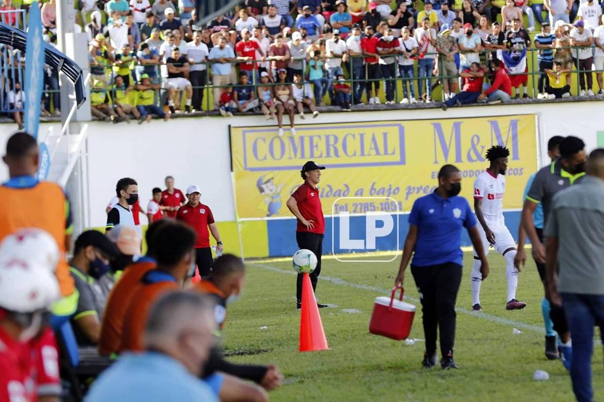 Pedro Troglio se llevó todas las miradas en el estadio Juan Ramón Brevé Vargas.