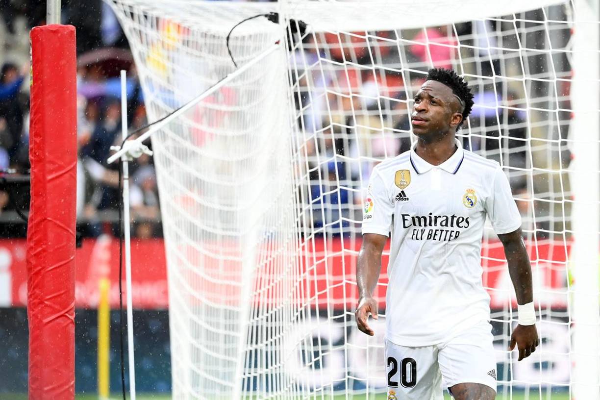 Vinicius no celebró el gol, lo que hizo fue mirar muy serio a la aficiónd el Girona.