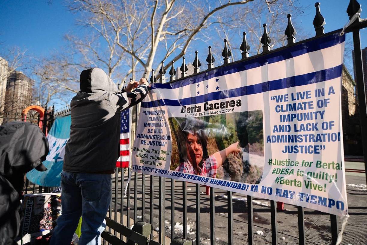 También hubo una pancarta de Berta Cáceres, ambientalista asesinada en Honduras. 