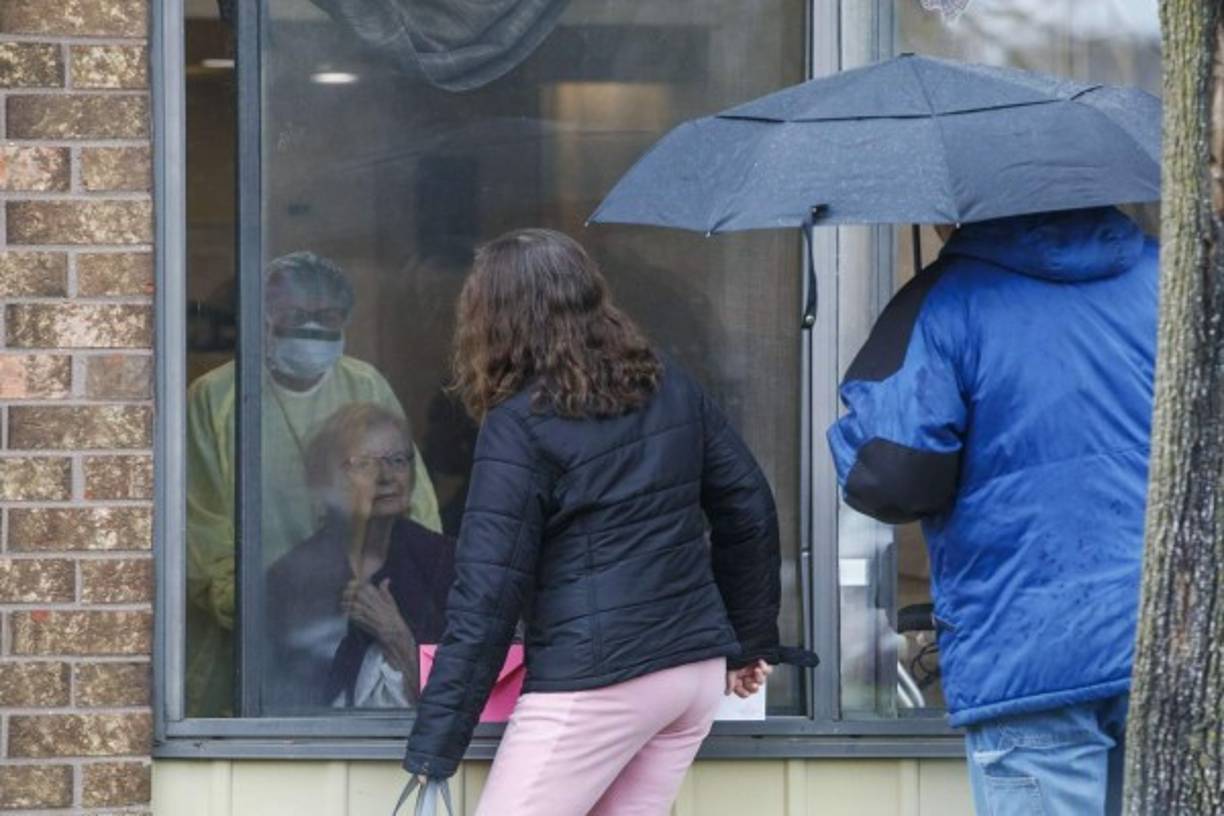 El mundo celebró un Día de las Madres diferente este 10 de mayo, con gran parte del planeta todavía en confinamiento por la pandemia de coronavirus que ya deja más de 280,000 muertos y unos 4 millones de infectados.