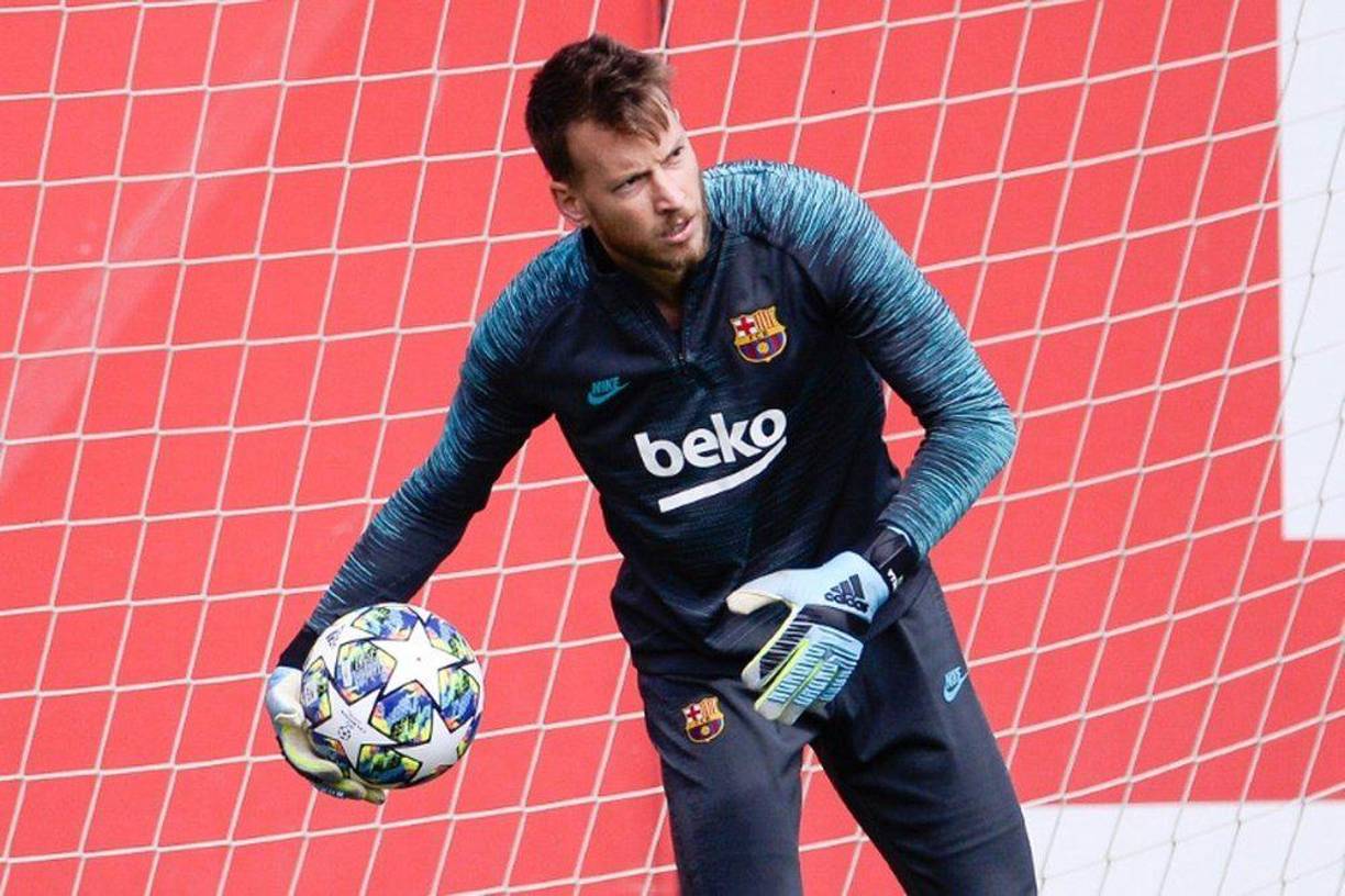 Neto Murara, conocido simplemente como Neto, también saldrá del FC Barcelona para la próxima campaña. Foto AFP.