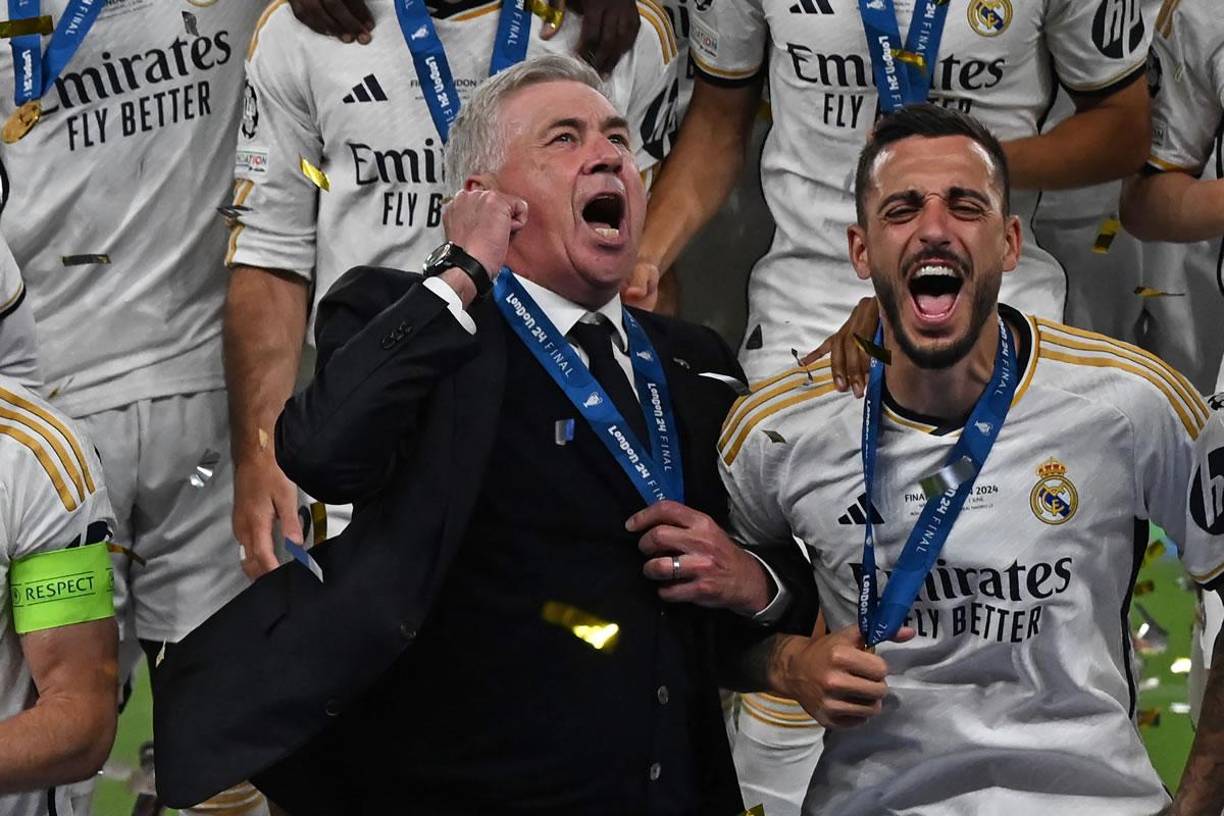 Carlo Ancelotti, como nunca antes se había visto, celebrando su nueva Champions.