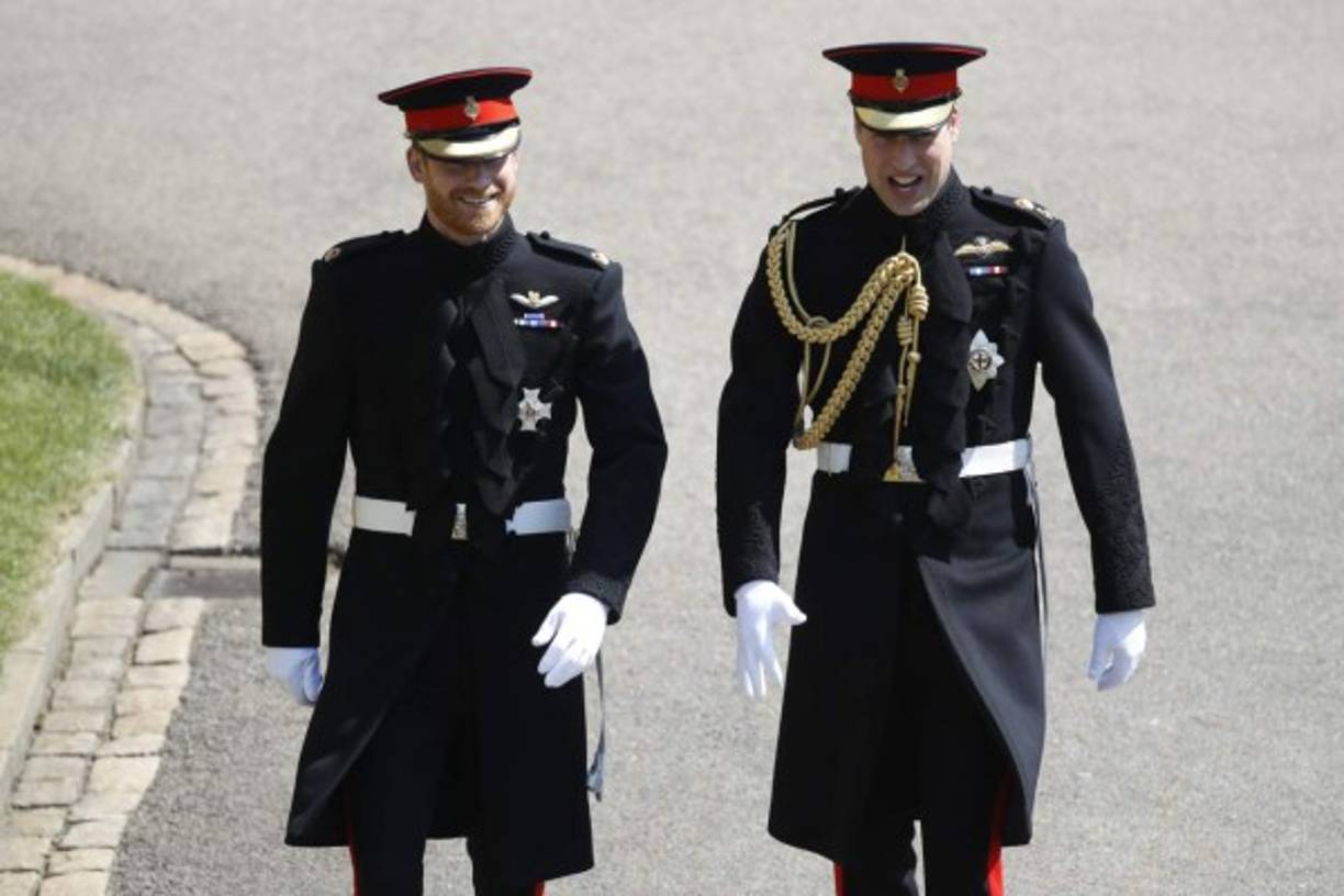 El príncipe Harry (L), duque de Sussex, llega con su mejor amigo, el príncipe Guillermo, Duque de Cambridge (R), a la Capilla de San Jorge, en Windsor Castle, en Windsor, el 19 de mayo de 2018 para casarse con la actriz estadounidense Meghan Markle.<br/>Odd ANDERSEN / POOL / AFP