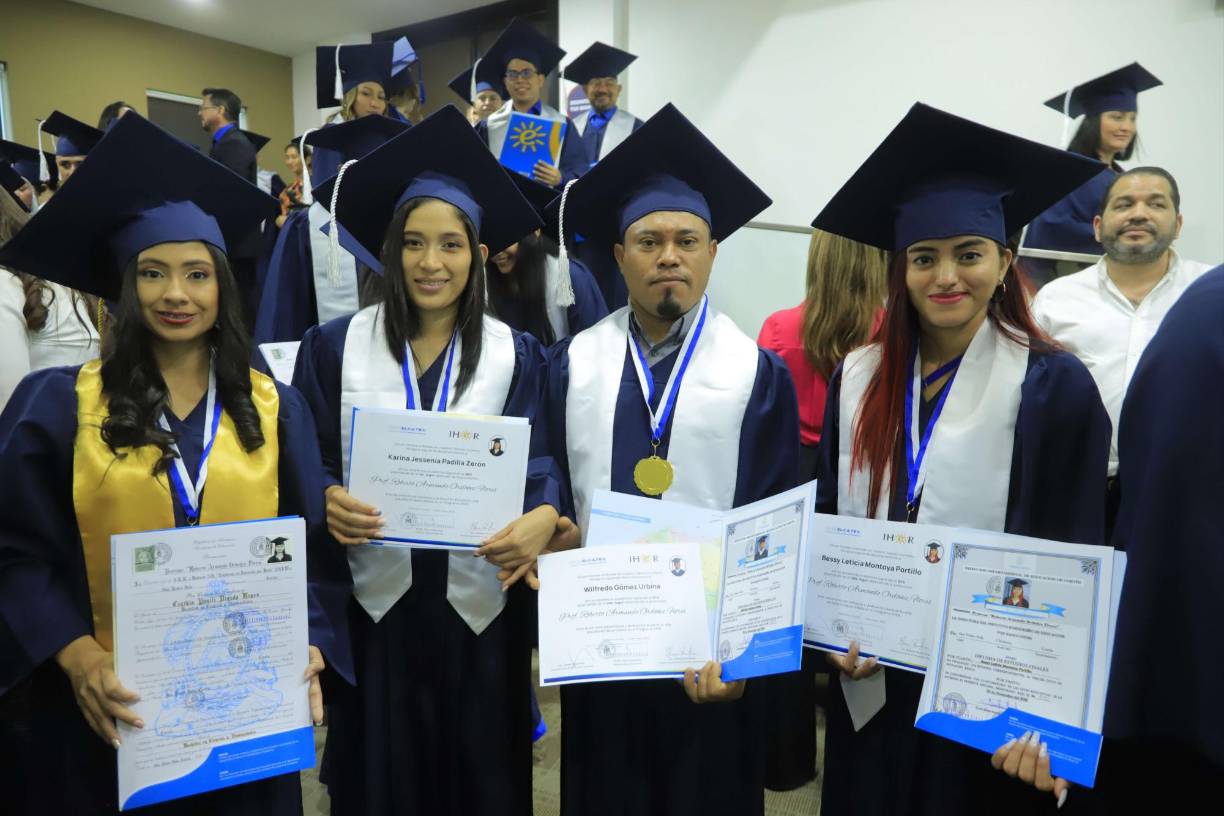 Cinthia Pineda, Karina Padilla, Wilfredo Gámez y Bessy Montoya