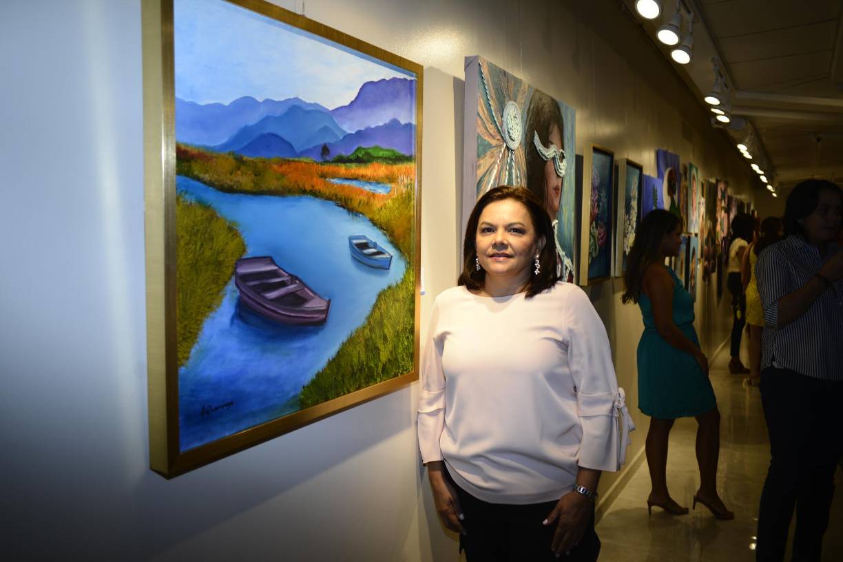 Ingrid Alvarenga y su colorido cuadro “Lago de Yojoa”