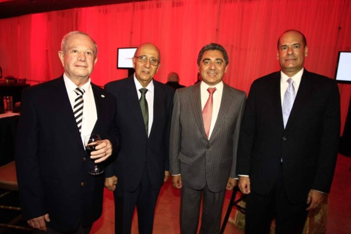 Roger Valladares, Arnoldo Zablah y Omar Hurtado.