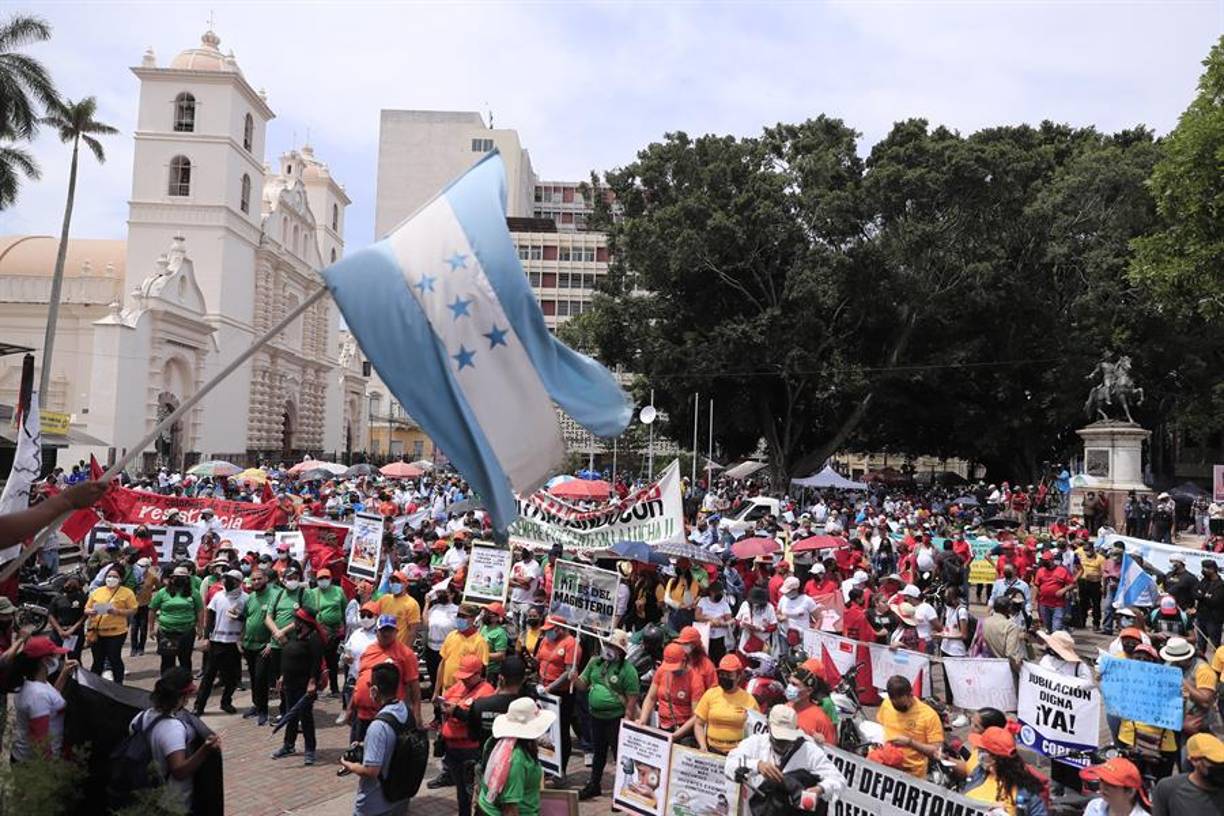 En Tegucigalpa la movilización terminó en el parque Central.