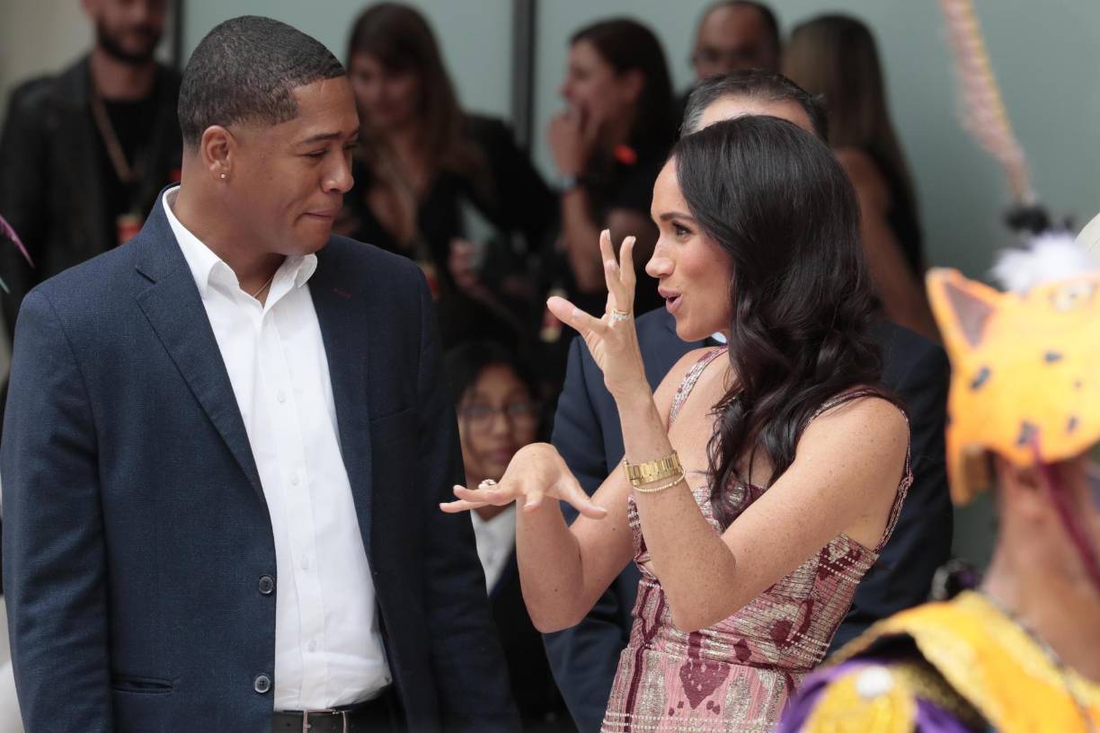 Meghan Markle vistió un traje de Veronica Beard, una firma de moda estadounidense para su segundo evento.