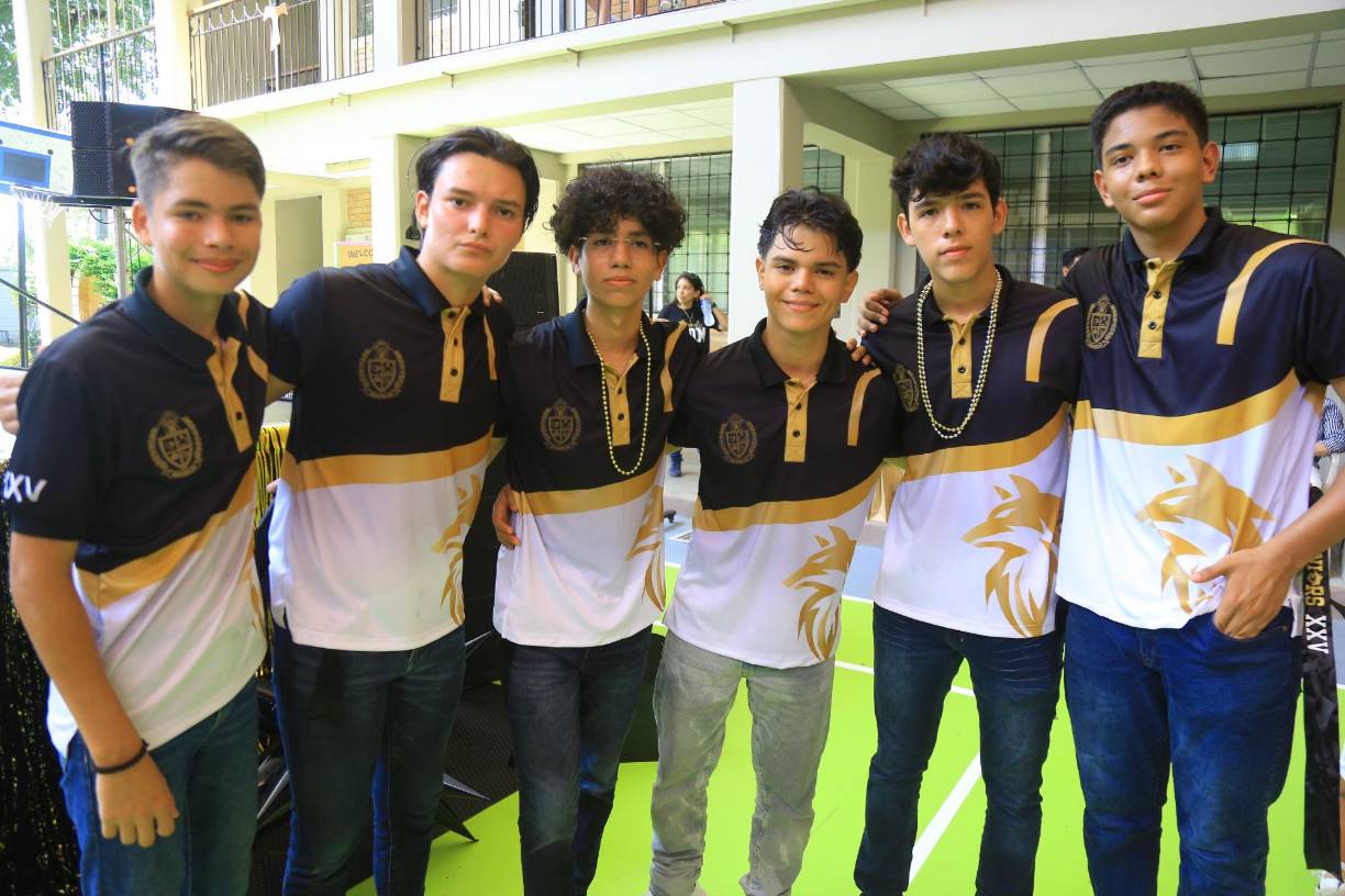 Ricardo Cáceres, Guillermo Sagastume, Diego Morales, Jassir Flores, Jonatan Sandoval y Piero Núñez