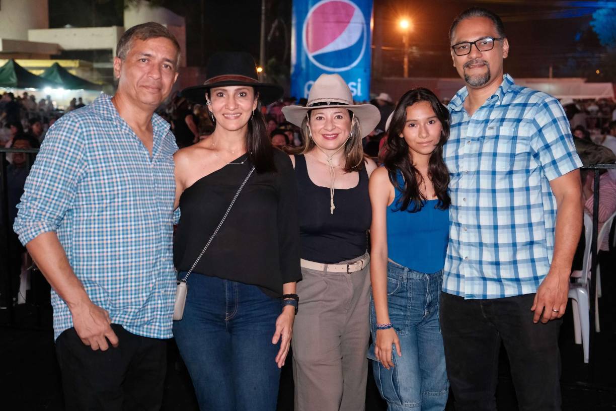 Juan Carlos Fernández, Odary Maldonado, Ileana Valladares, Ivana Castillo y Pavel Castillo