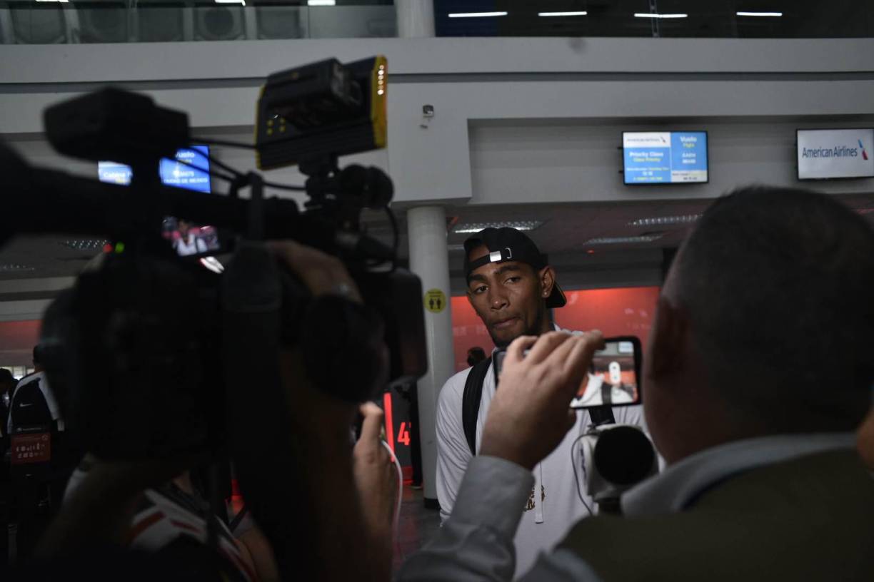 Tras la derrota complicada ante Marathón, en que los blancos perdieron 2-0, los futbolistas no perdieron la ilusión y viajaron a tierras mexicanas casi con el combo completo.