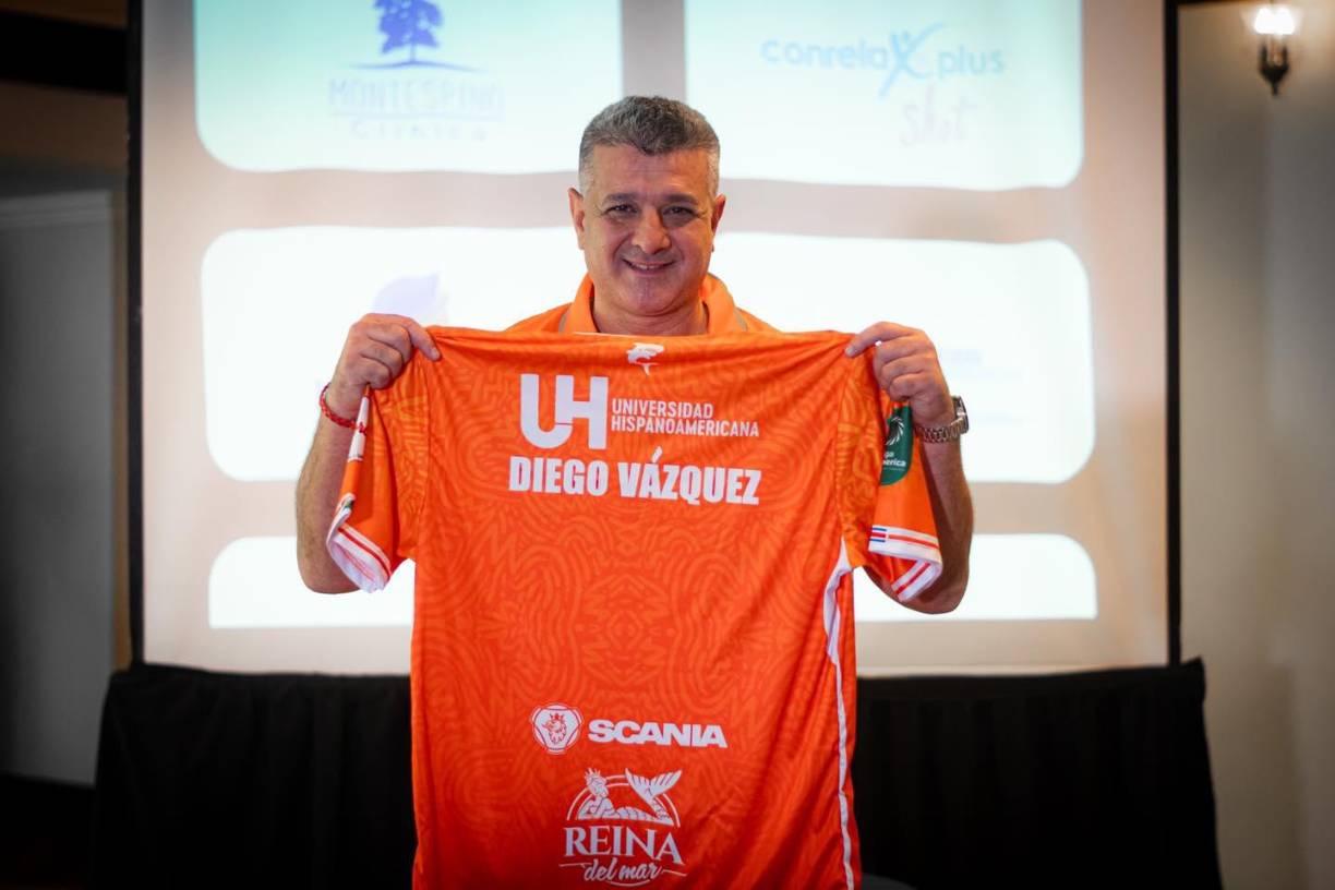 “¿Y el Diego?”, puso el Puntarenas a la foto e Isabel lo compartió con sus seguidores y les pidió a los aficionados de los tiburones que se lo cuidaran.