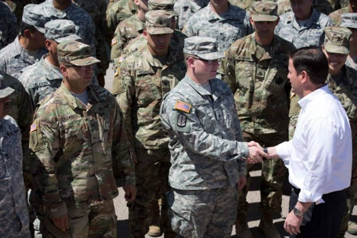 Ducey brindó un discurso a sus tropas antes de enviarlas a cumplir la misión encomendada por el presidente Trump para evitar el ingreso de indocumentados ilegalmente a EEUU.