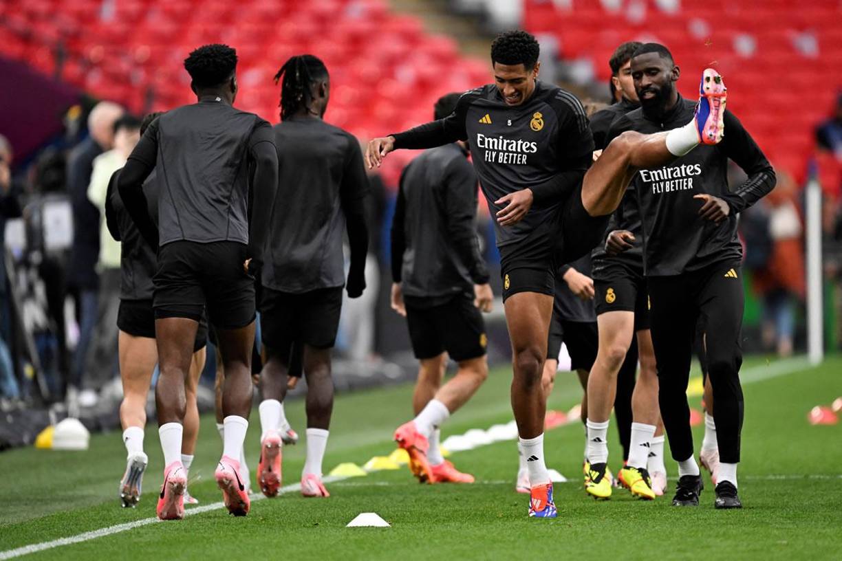 Jude Bellingham fue uno de los protagonistas del entrenamiento, todas las miradas puestas en él por jugar la final en su país.