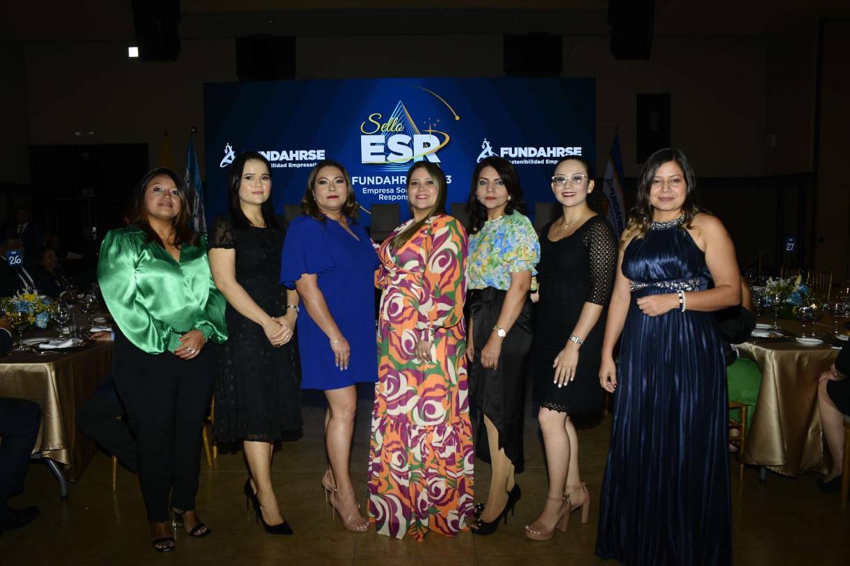 Azucena Martínez, Keyla Escoto, Karen Benítez, Jackeline Granados, Margarita Maldonado, Linda Osorto y Susana Cruz