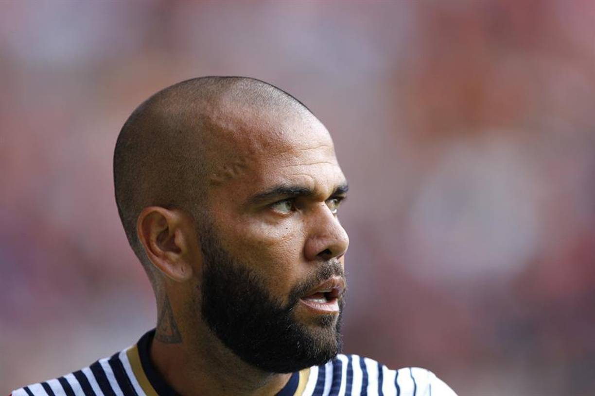 Alves fue trasladado a una <b>celda individual</b> por razones de seguridad y no tendrá acceso a teléfono e internet en el complejo, asimismo no podrá ni salir al patio junto con otros presos.