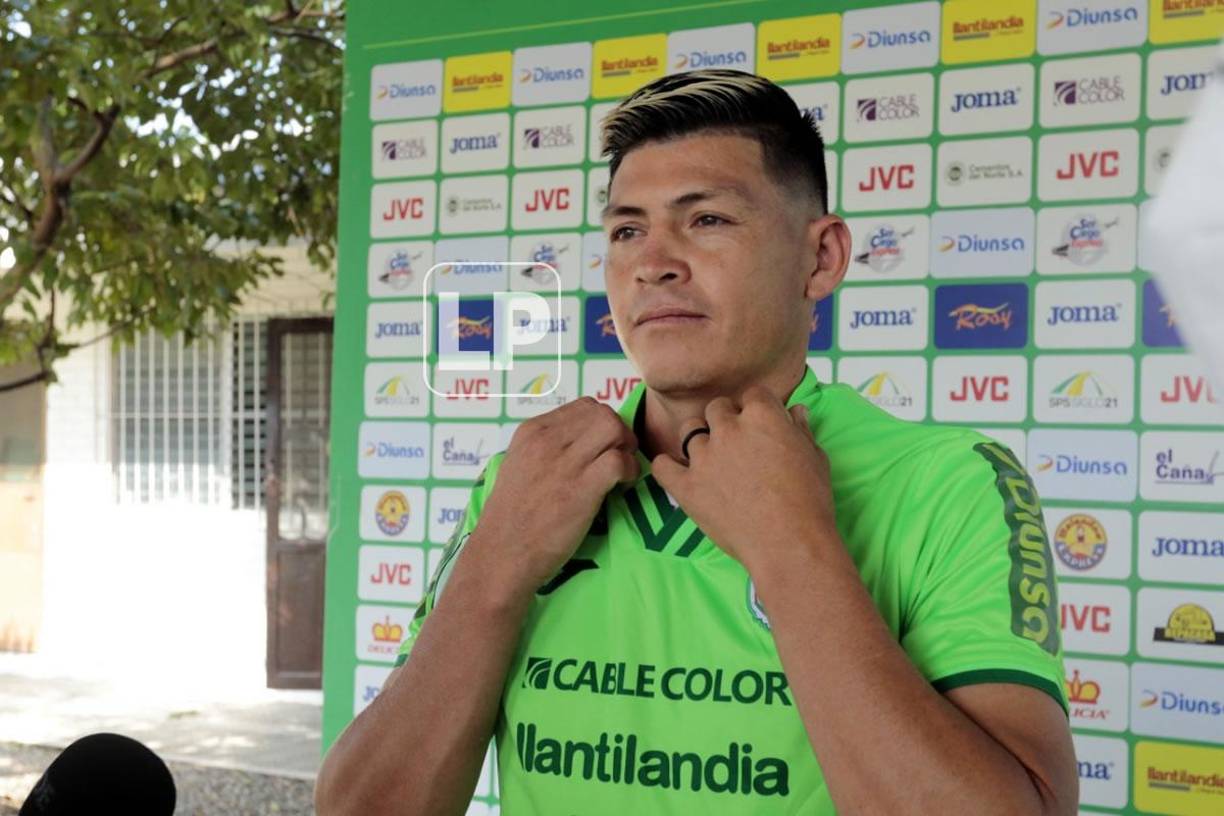 Francisco confesó que llevará el nombre “Darlin M” en su camiseta debido a que así es conocido popularmente en su hogar en la aldea Santa Elena del municipio de Santa Cruz de Yojoa. “Me conocen como Darlin, pero mi padre no me puso así debido a que le pareció que era un nombre de mujer”, contó entre risas el volante de contención mixto.