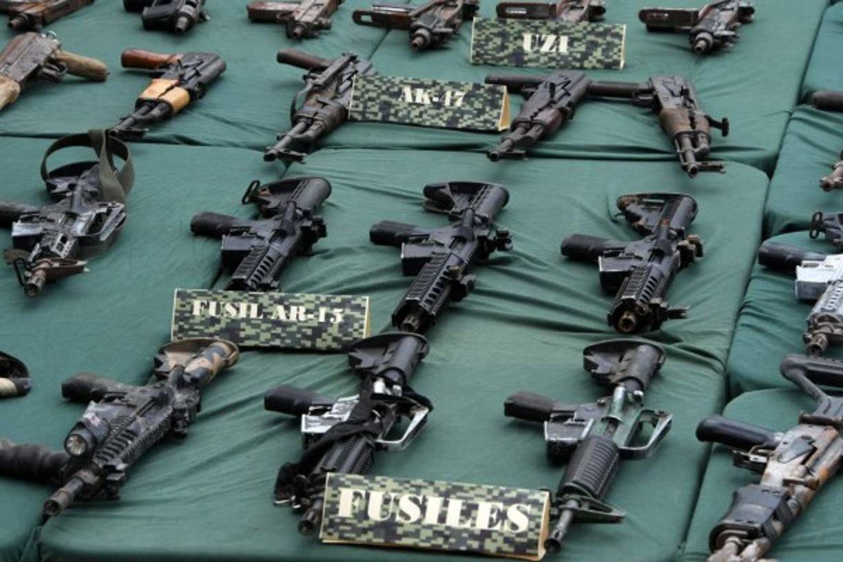La Fuerza de Seguridad Interinstitucional Nacional (Fusina) detalló que fueron decomisados 16 fusiles AK-47, cinco Galil, cinco M-16, diez subametralladoras, tres lanzagranadas, dos escopetas, 41 pistolas de distinto calibre, 16 granadas de fragmentación y otros 50 artefactos explosivos, entre otros pertrechos. AFP